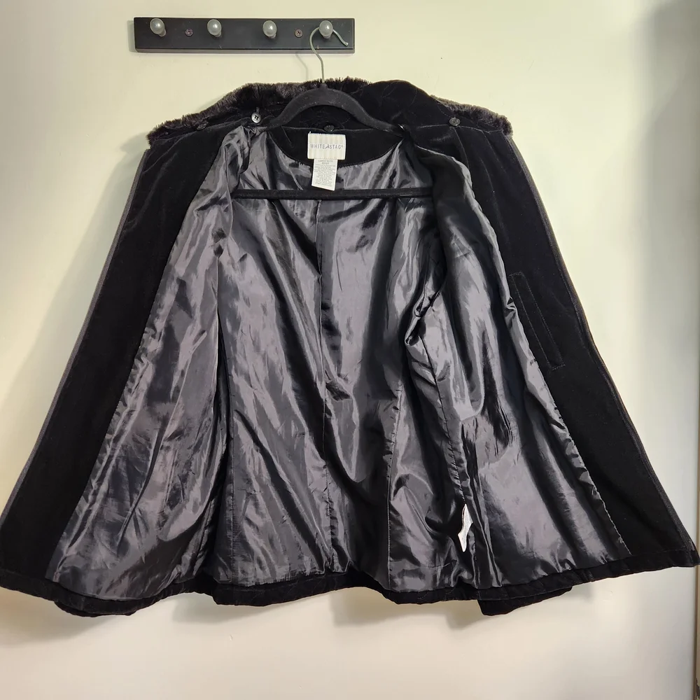 Vintage White Stag Black Quilted Women's Jacket Size L.  #G08